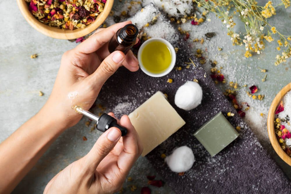 How to Build a Daily Essential Oil Ritual (That You’ll Actually Stick To)